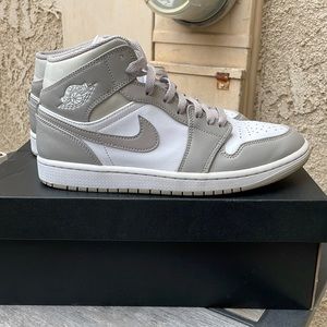 Jordan 1 mid “College Gray”